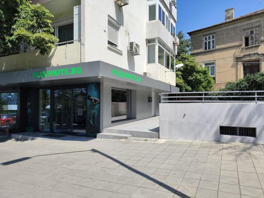 Topaz Beachfront Apartment Варна Экстерьер фото